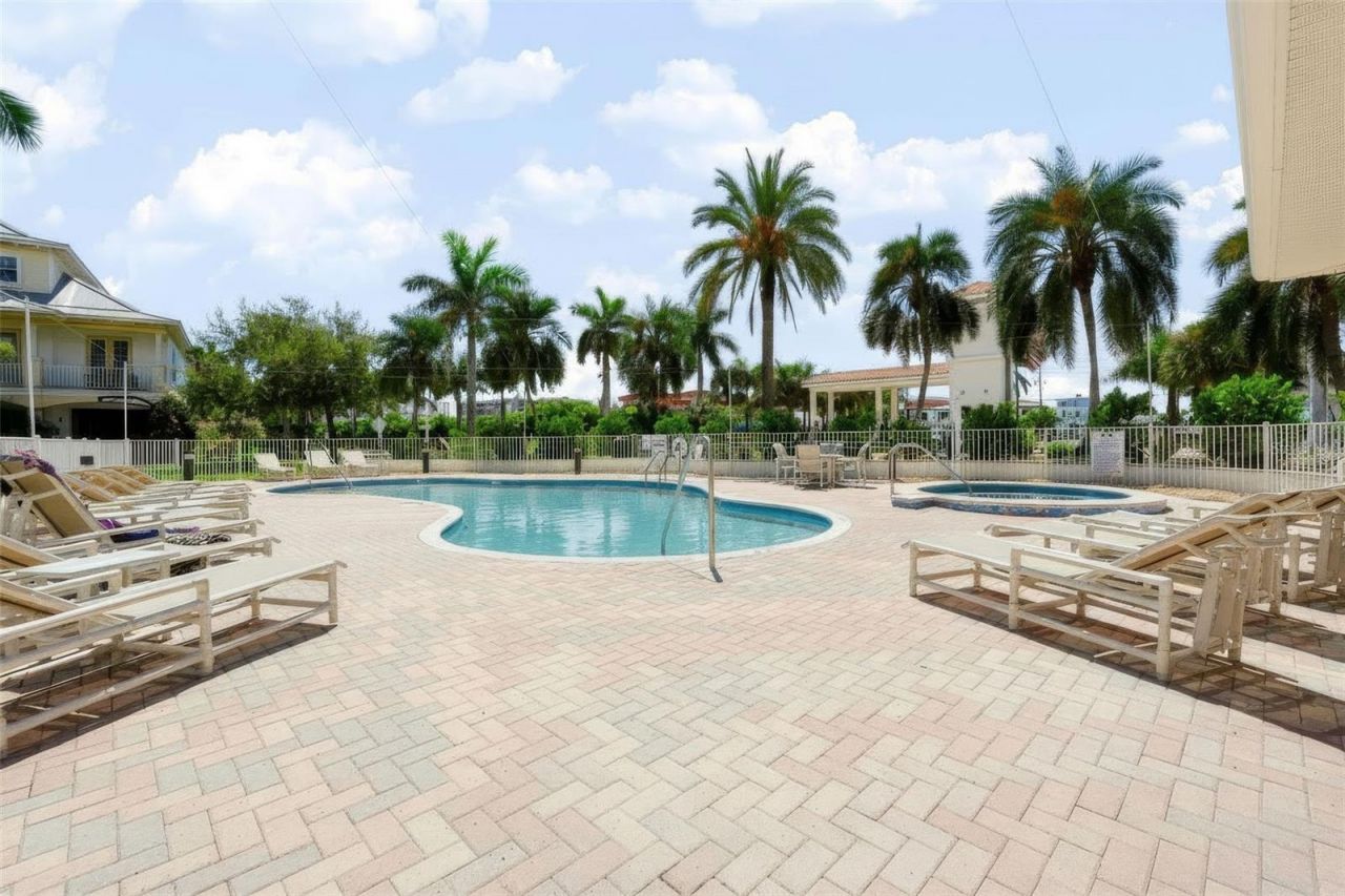 102 Wimbledon Court, Redington Shores, FL 33708 Photo