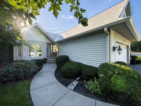 451 White Oak Trl, Unit 2, Hartland, WI 53029