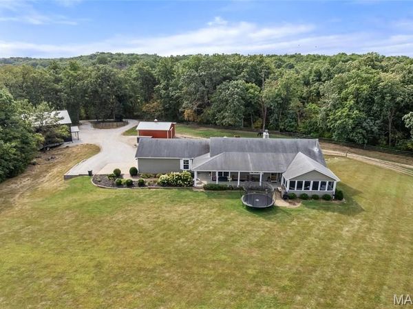 99 N Chantilly Road , Winfield, MO 63389