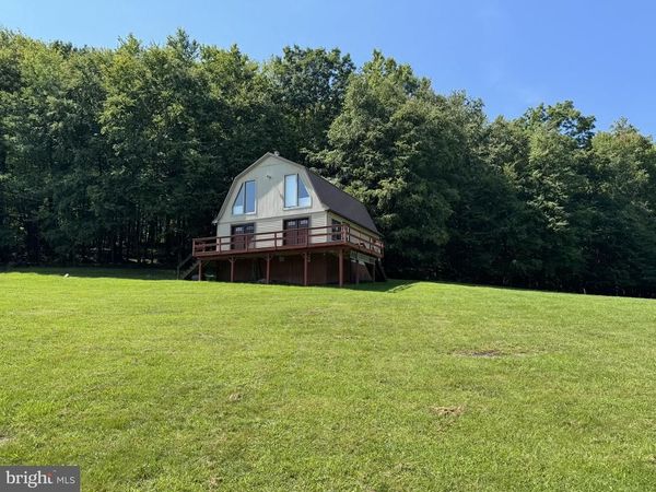 1085 STEARNS ROAD, NEW MILFORD, PA 18834