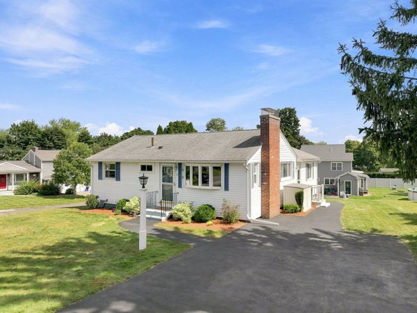 11 Marlboro Rd, Woburn, MA 01801