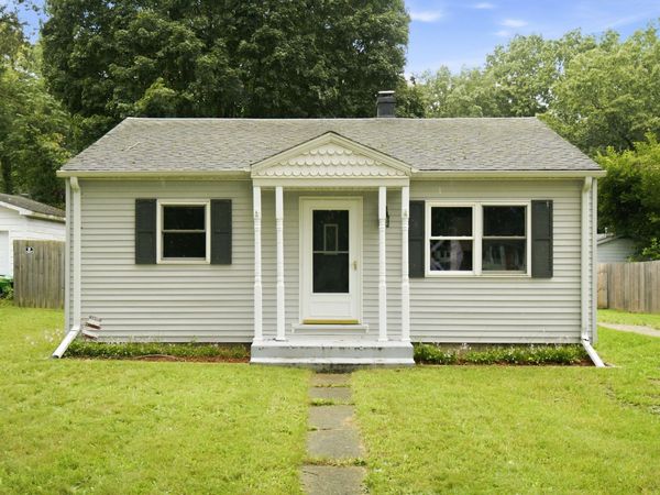 606 Lake Boulevard, Paw Paw, MI 49079