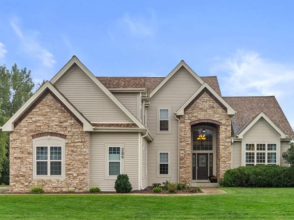 289 Lakeridge DRIVE, Oconomowoc, WI 53066