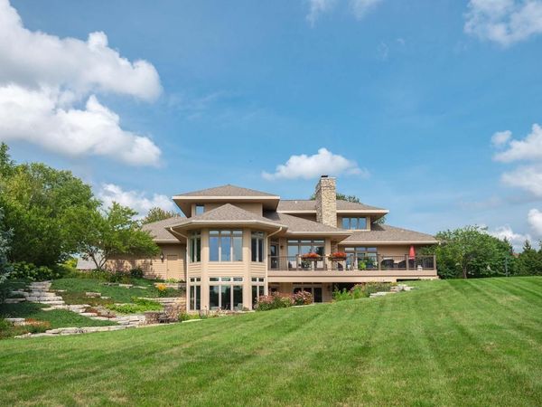 1801 E Bristlecone DRIVE, Hartland, WI 53029