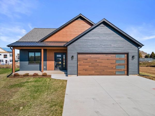 854 Stanton WAY, Saukville, WI 53080