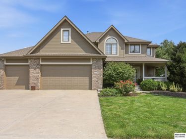 16902 Erskine Street, Omaha, NE 68116