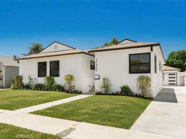17200 Lanark Street, Lake Balboa, CA 91406