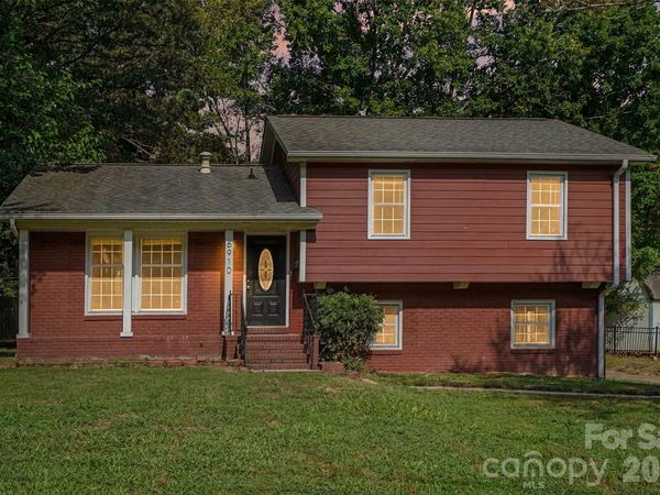 6910 Wrentree Drive , Charlotte, NC 28210
