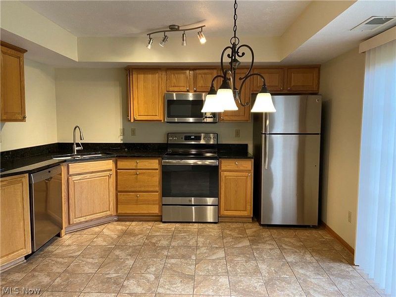 1430 Reimer, Unit C, Wadsworth, OH 44281 Photo 4