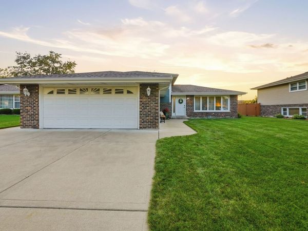 10548 S Tod Drive , Palos Hills, IL 60465