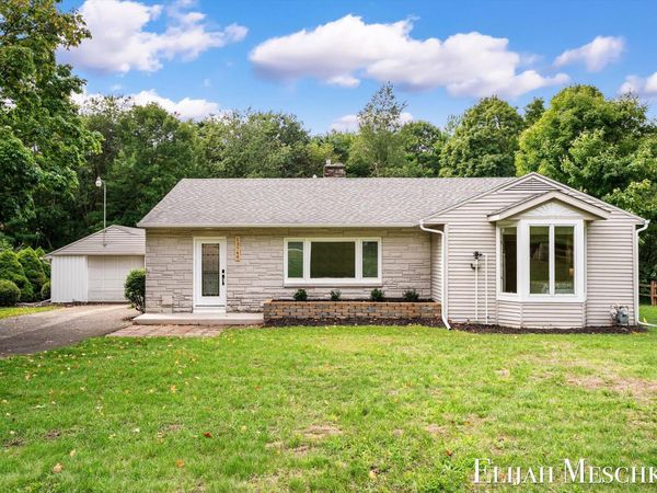 13749 Lakeshore Avenue, Grand Haven, MI 49417
