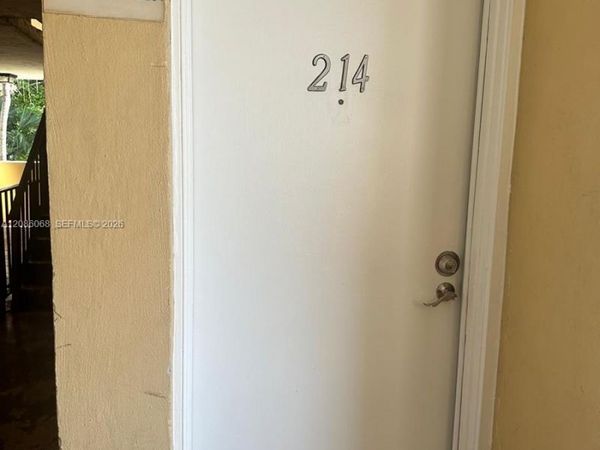8810 Fontainebleau Blvd, Unit 214, Miami, FL 33172