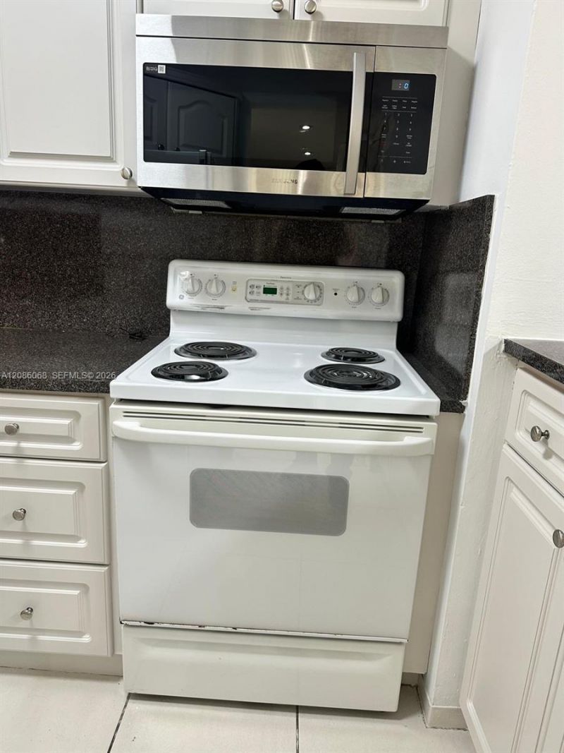 8810 Fontainebleau Blvd, Unit 214, Miami, FL 33172 Photo