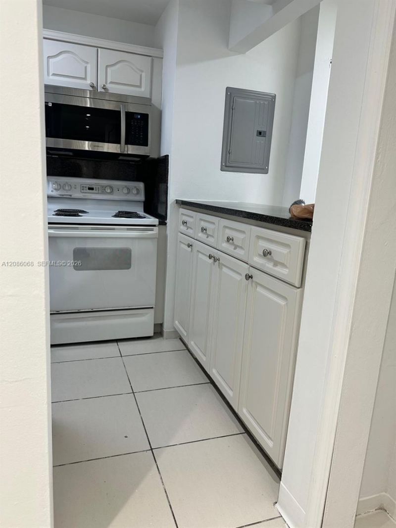 8810 Fontainebleau Blvd, Unit 214, Miami, FL 33172 Photo