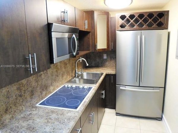6960 Miami Gardens Dr , Unit 2-530A, Hialeah, FL 33015