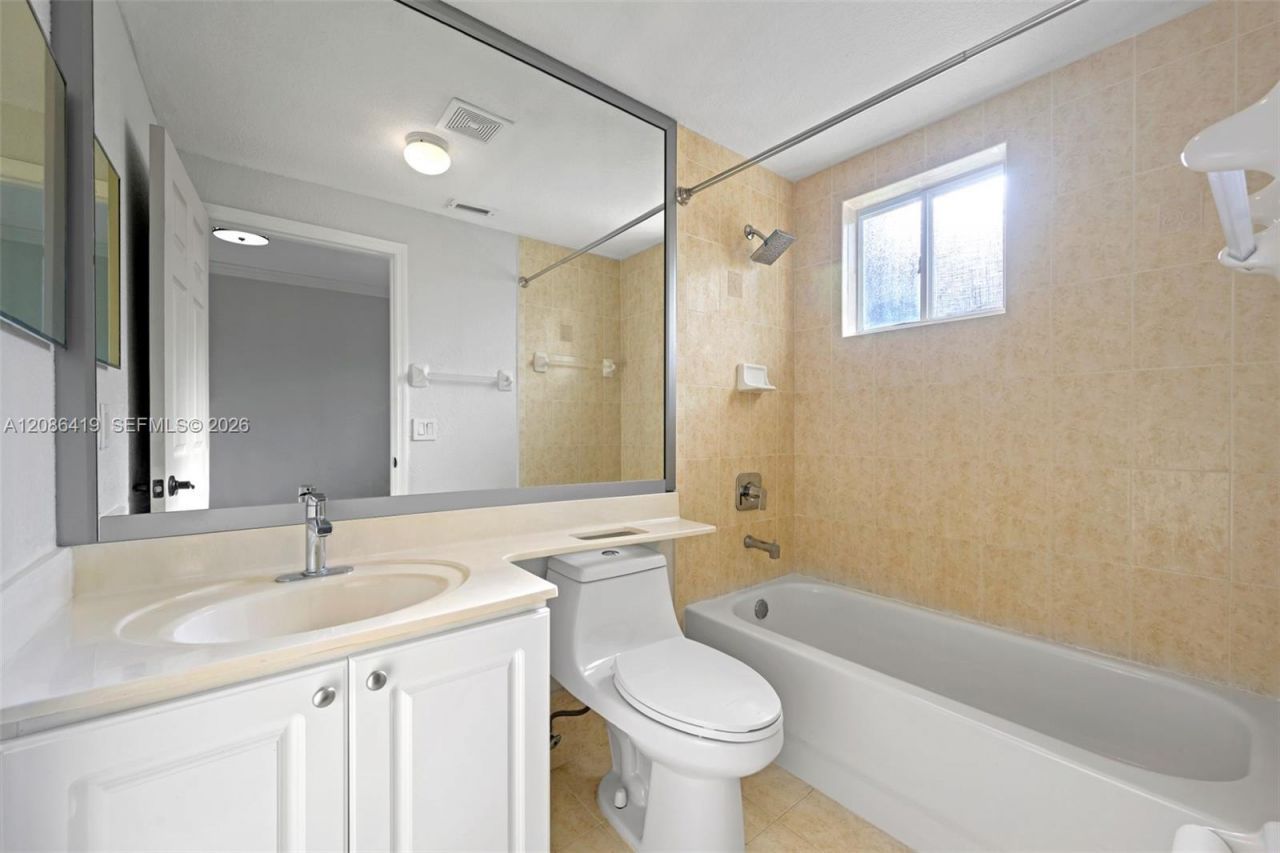 7230 NW 174th Ter, Unit 204, Hialeah, FL 33015 Photo