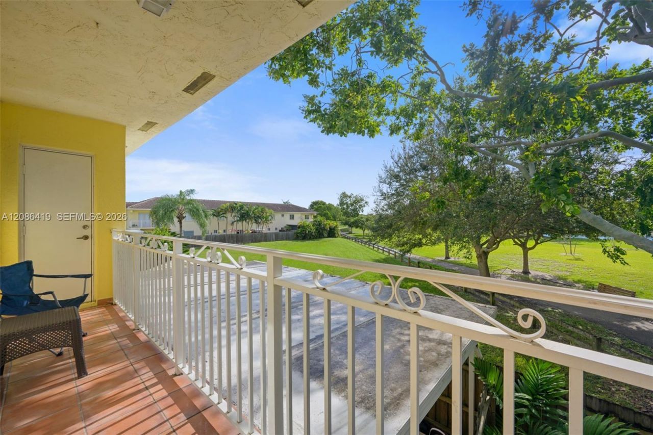 7230 NW 174th Ter, Unit 204, Hialeah, FL 33015 Photo