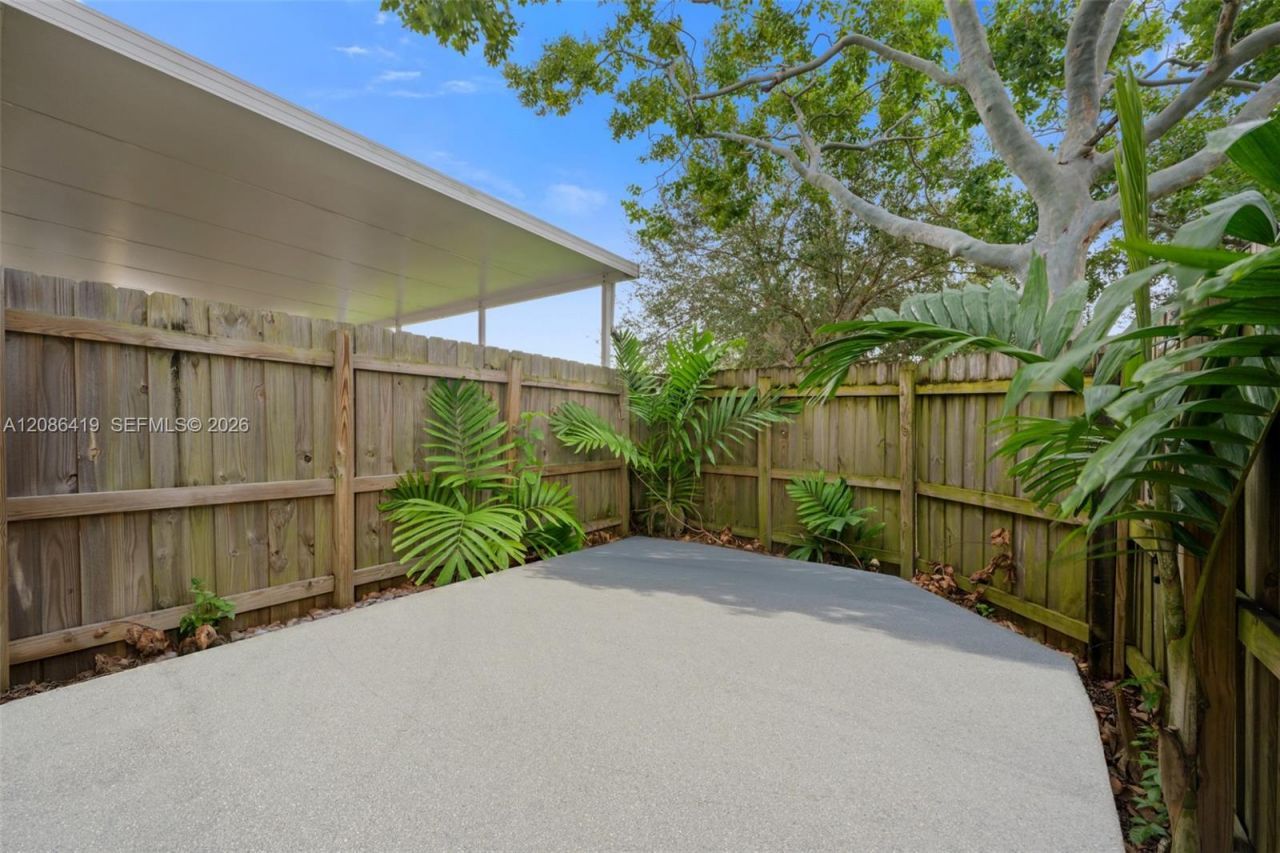 7230 NW 174th Ter, Unit 204, Hialeah, FL 33015 Photo