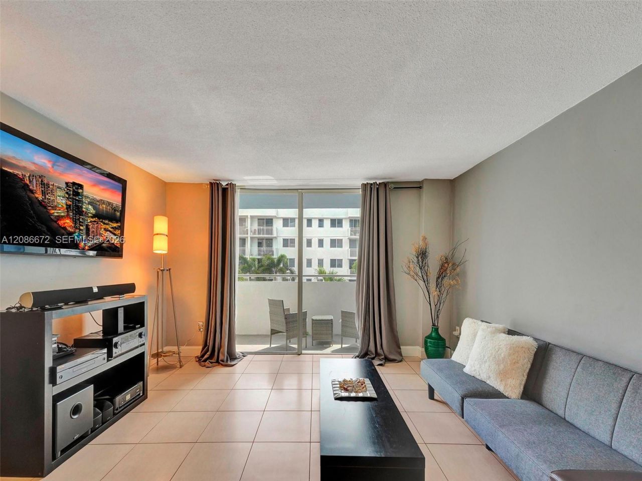 1658 Bay Rd, Unit 303, Miami Beach, FL 33139 Photo