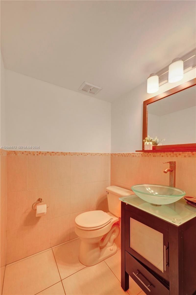 1658 Bay Rd, Unit 303, Miami Beach, FL 33139 Photo