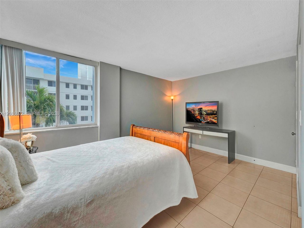 1658 Bay Rd, Unit 303, Miami Beach, FL 33139 Photo