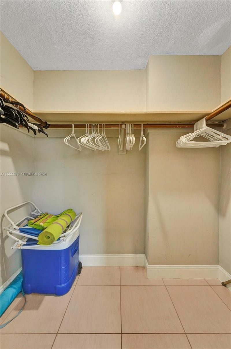 1658 Bay Rd, Unit 303, Miami Beach, FL 33139 Photo