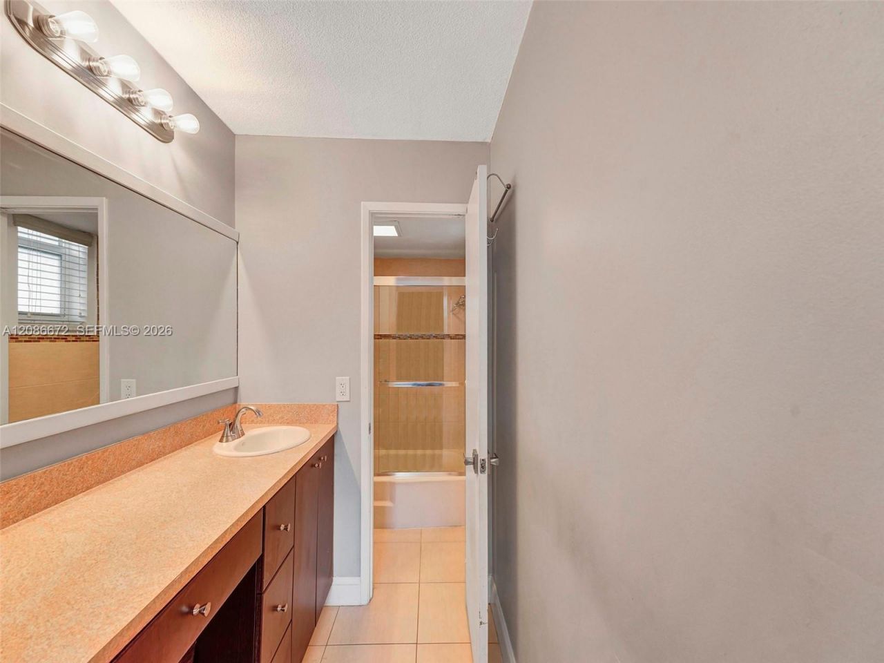 1658 Bay Rd, Unit 303, Miami Beach, FL 33139 Photo