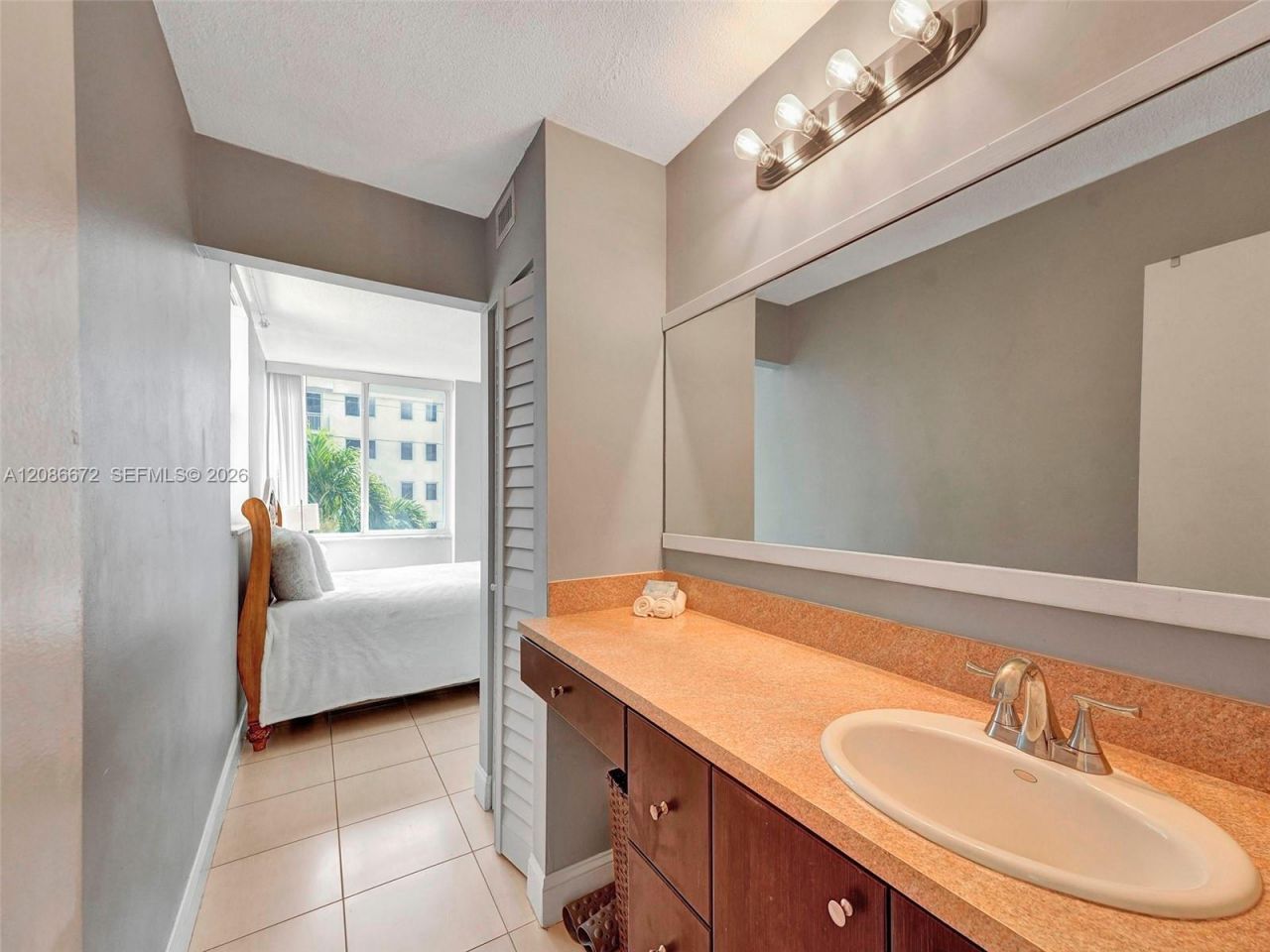 1658 Bay Rd, Unit 303, Miami Beach, FL 33139 Photo