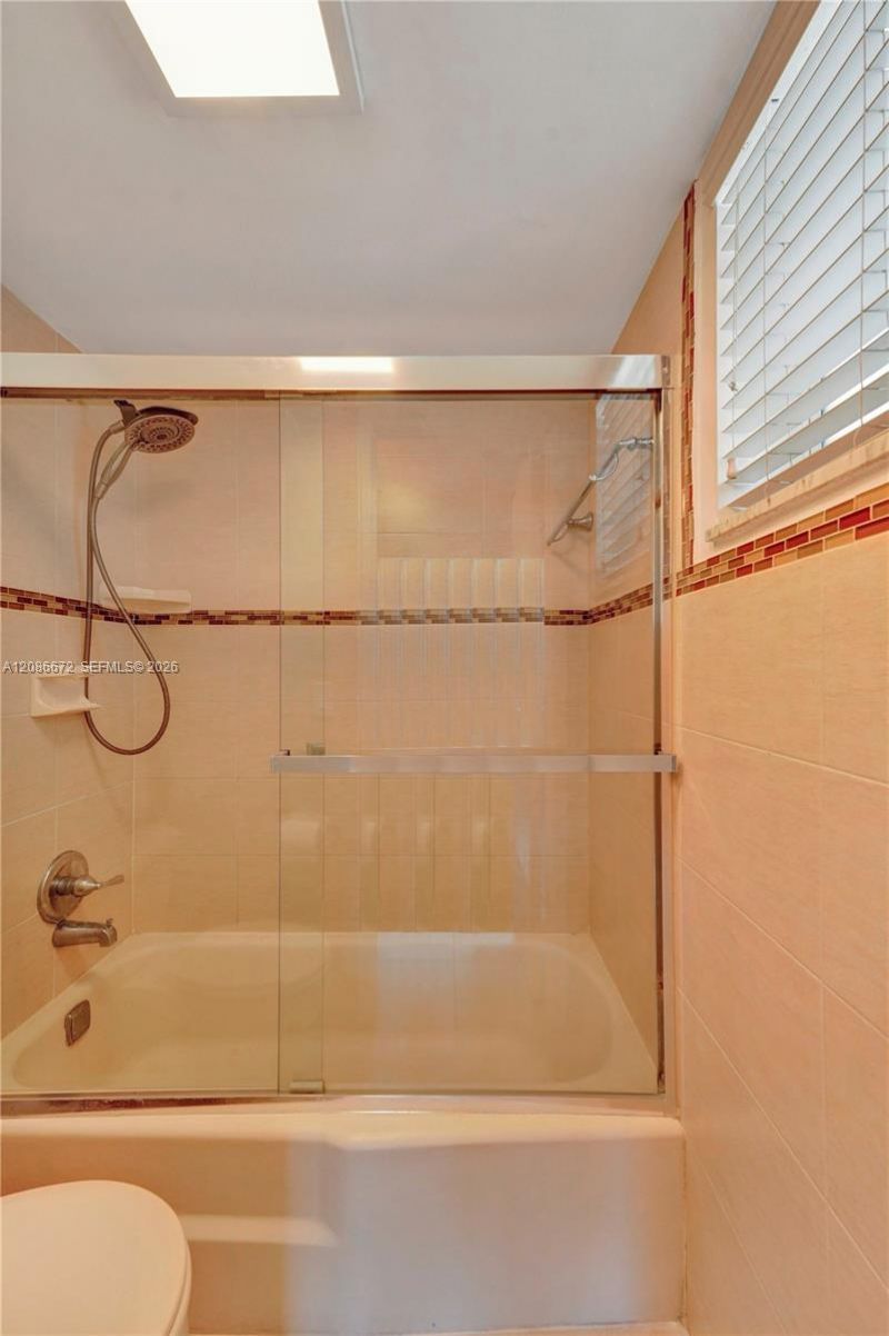 1658 Bay Rd, Unit 303, Miami Beach, FL 33139 Photo