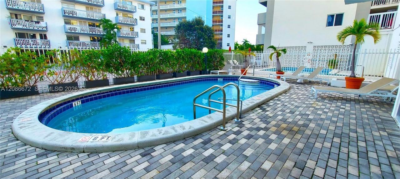 1658 Bay Rd, Unit 303, Miami Beach, FL 33139 Photo