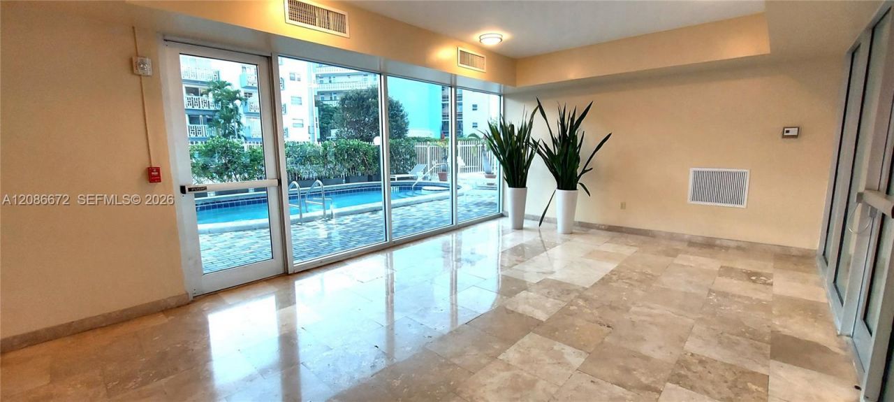 1658 Bay Rd, Unit 303, Miami Beach, FL 33139 Photo