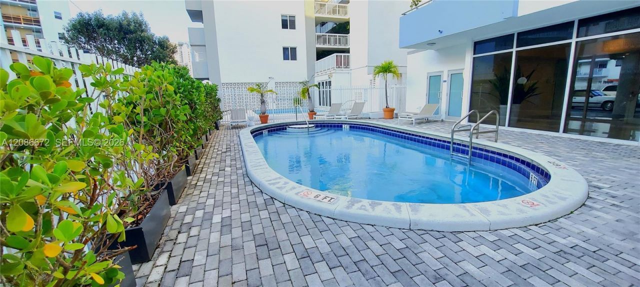 1658 Bay Rd, Unit 303, Miami Beach, FL 33139 Photo