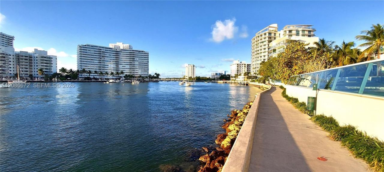 1658 Bay Rd, Unit 303, Miami Beach, FL 33139 Photo