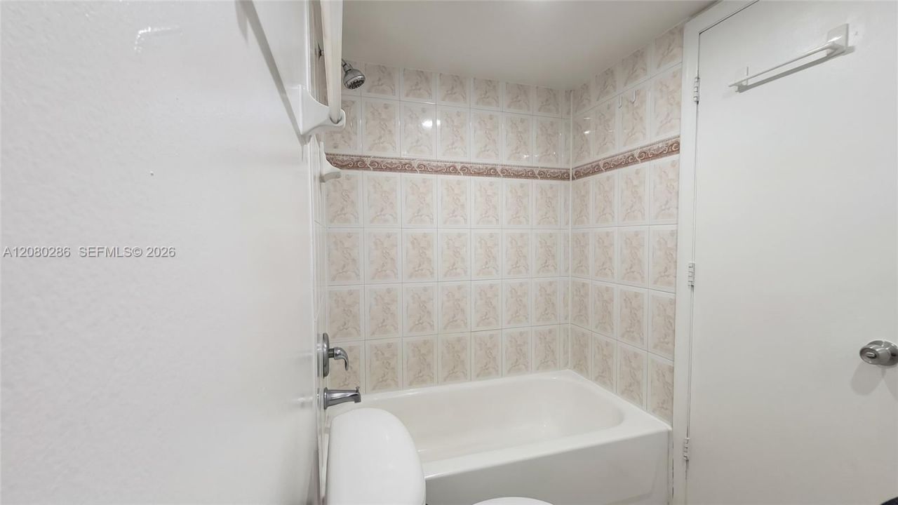 666 W 81st St, Unit 303, Hialeah, FL 33014 Photo