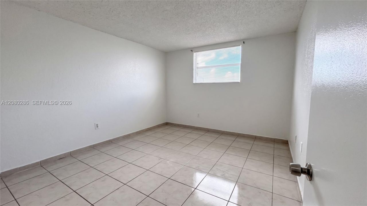 666 W 81st St, Unit 303, Hialeah, FL 33014 Photo