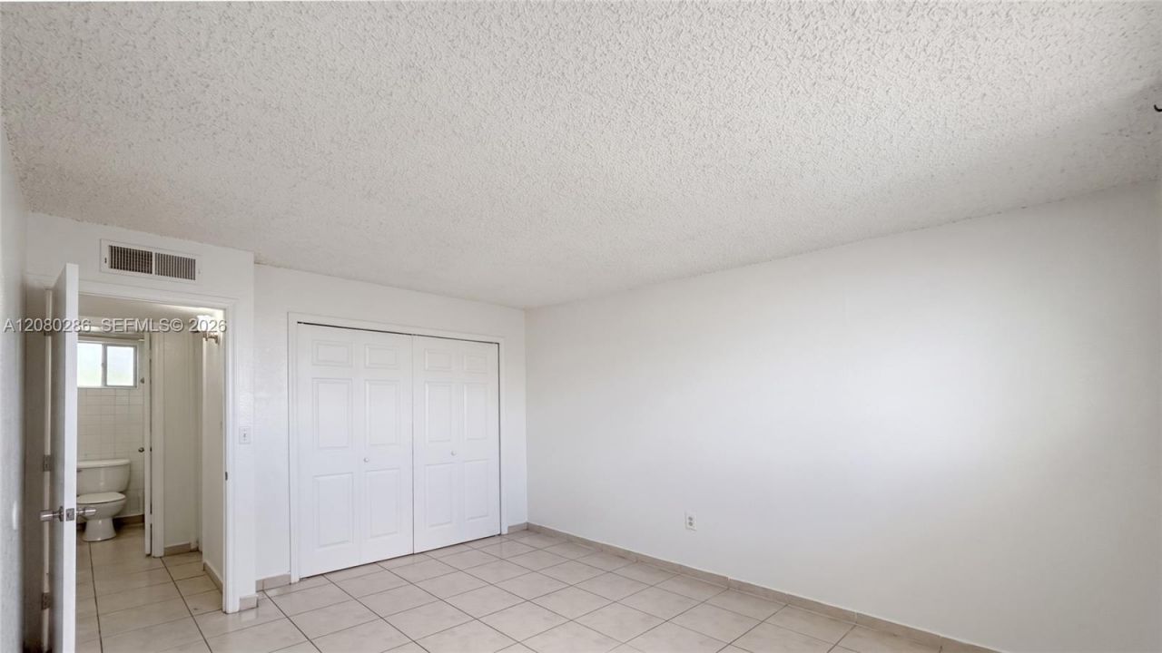 666 W 81st St, Unit 303, Hialeah, FL 33014 Photo