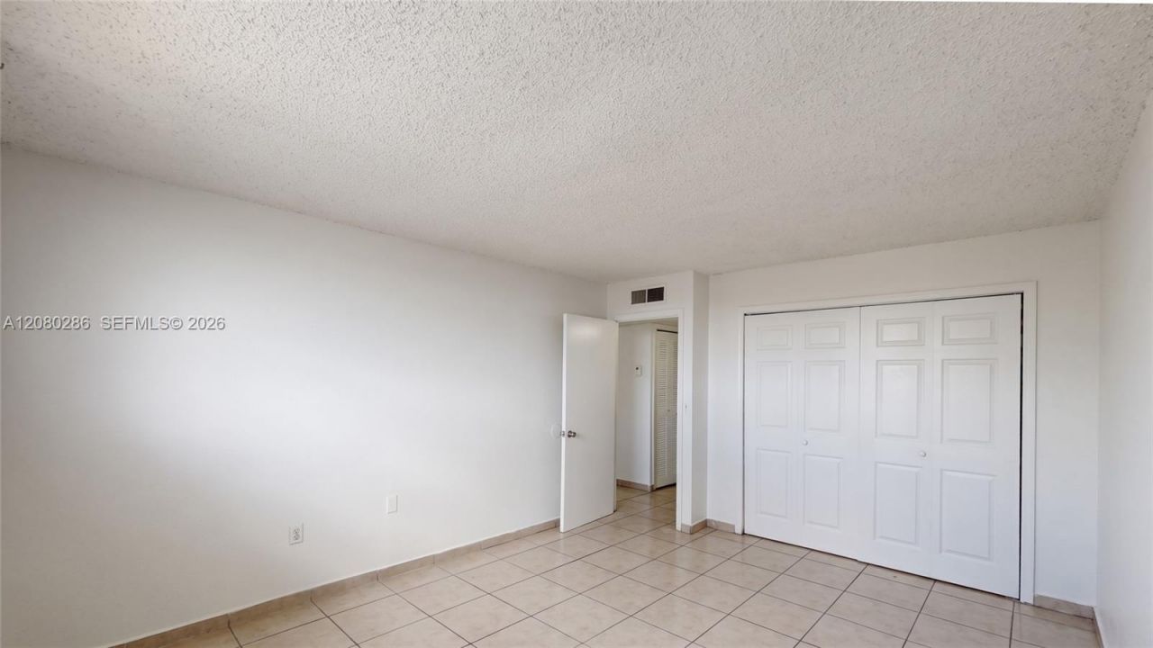 666 W 81st St, Unit 303, Hialeah, FL 33014 Photo