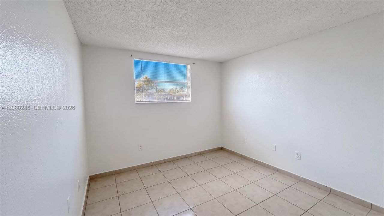 666 W 81st St, Unit 303, Hialeah, FL 33014 Photo