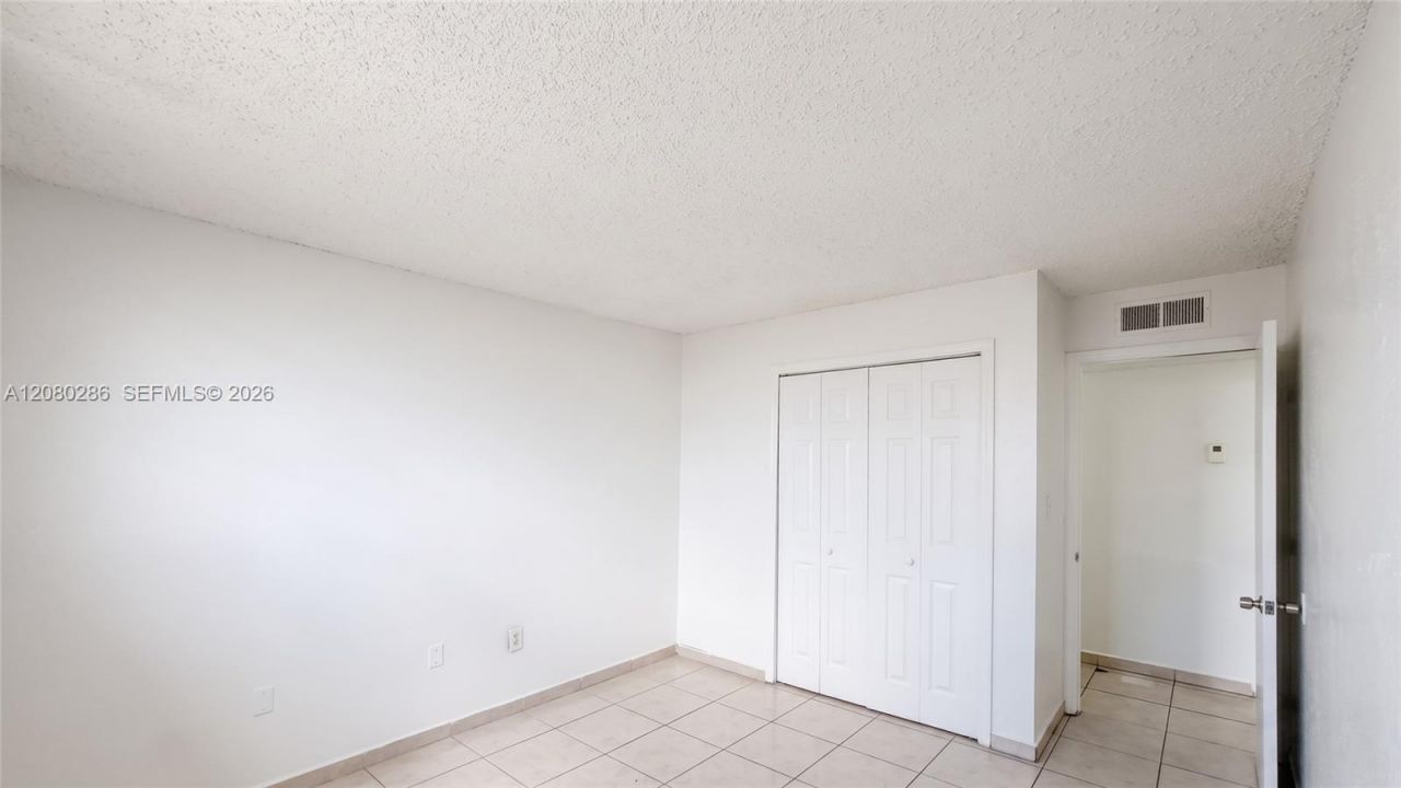 666 W 81st St, Unit 303, Hialeah, FL 33014 Photo