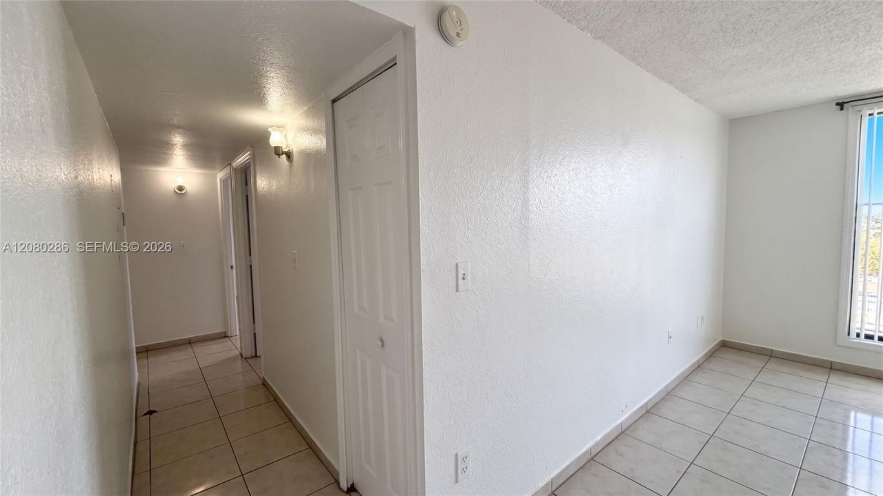 666 W 81st St, Unit 303, Hialeah, FL 33014 Photo
