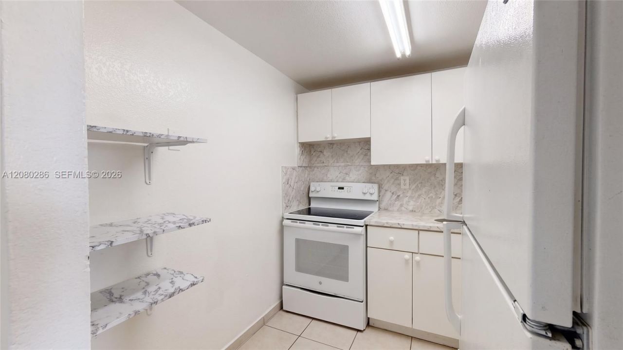 666 W 81st St, Unit 303, Hialeah, FL 33014 Photo