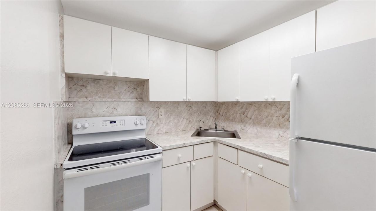 666 W 81st St, Unit 303, Hialeah, FL 33014 Photo