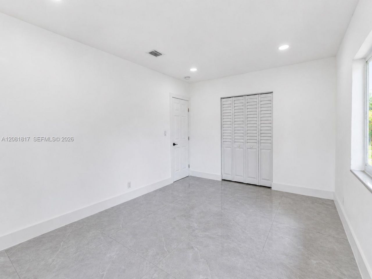 950 NE 164th St, North Miami Beach, FL 33162 Photo