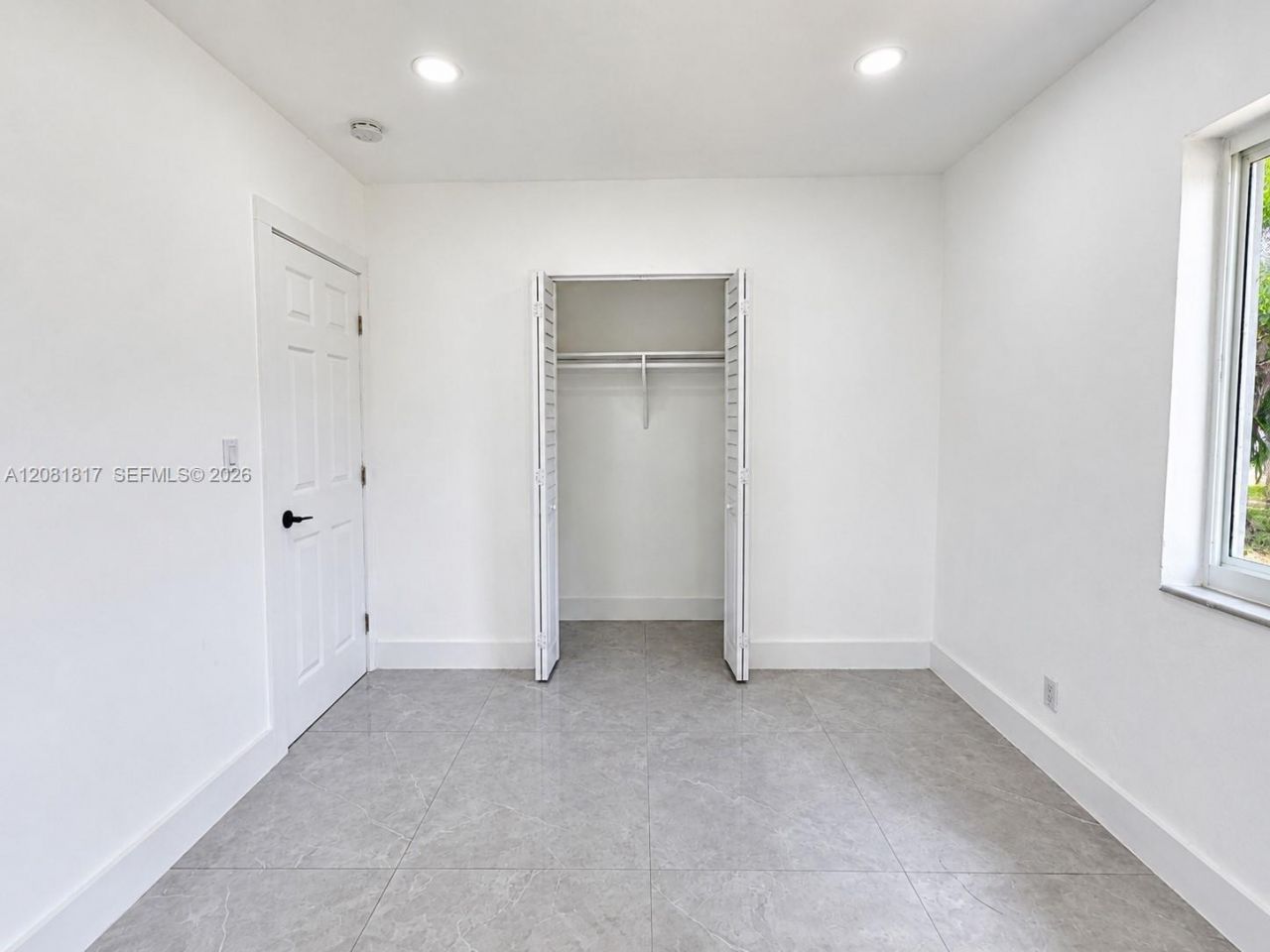 950 NE 164th St, North Miami Beach, FL 33162 Photo