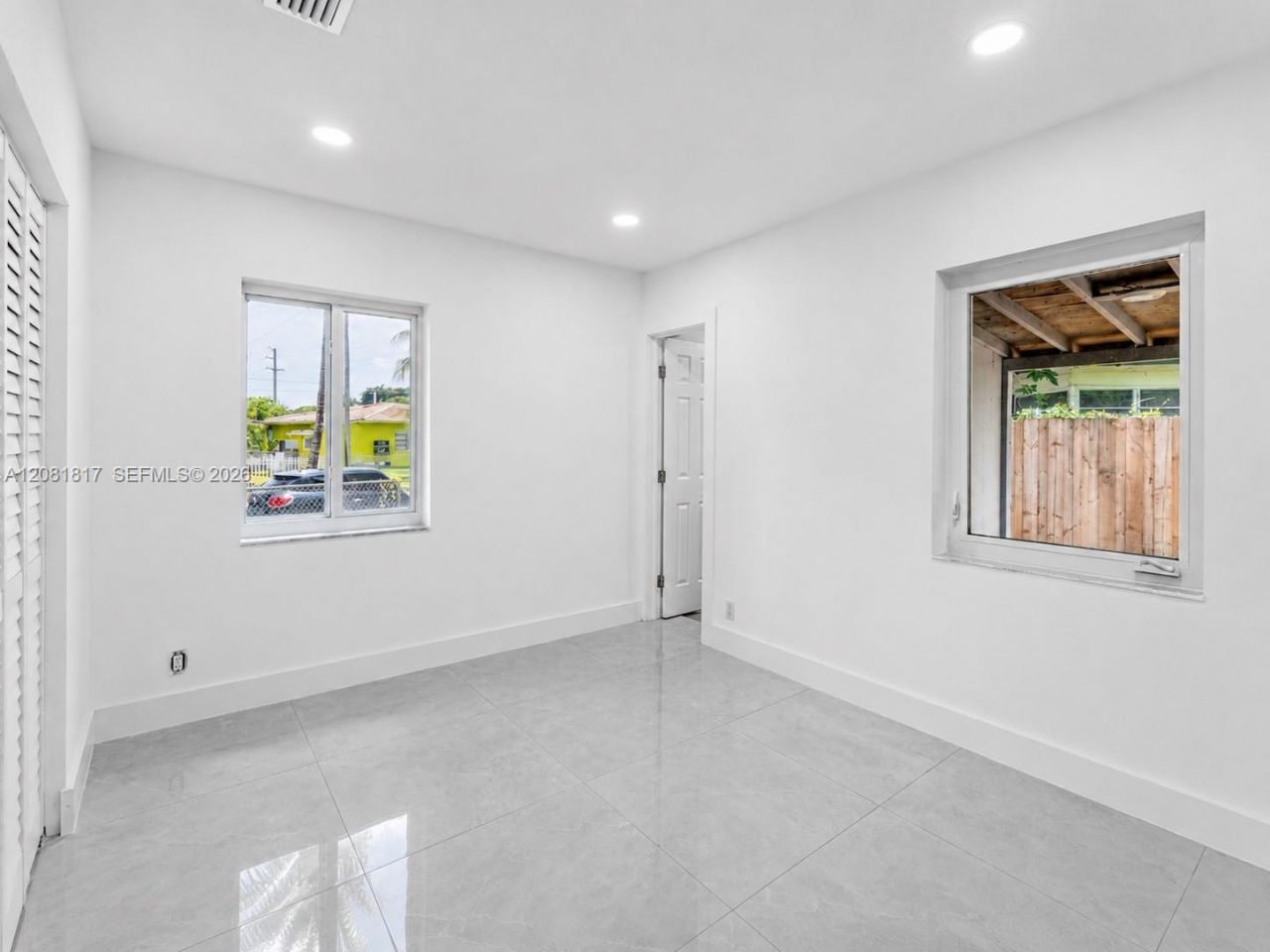 950 NE 164th St, North Miami Beach, FL 33162 Photo