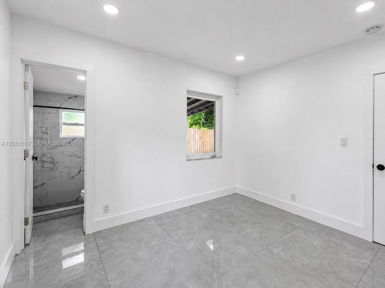 950 NE 164th St, North Miami Beach, FL 33162 Photo