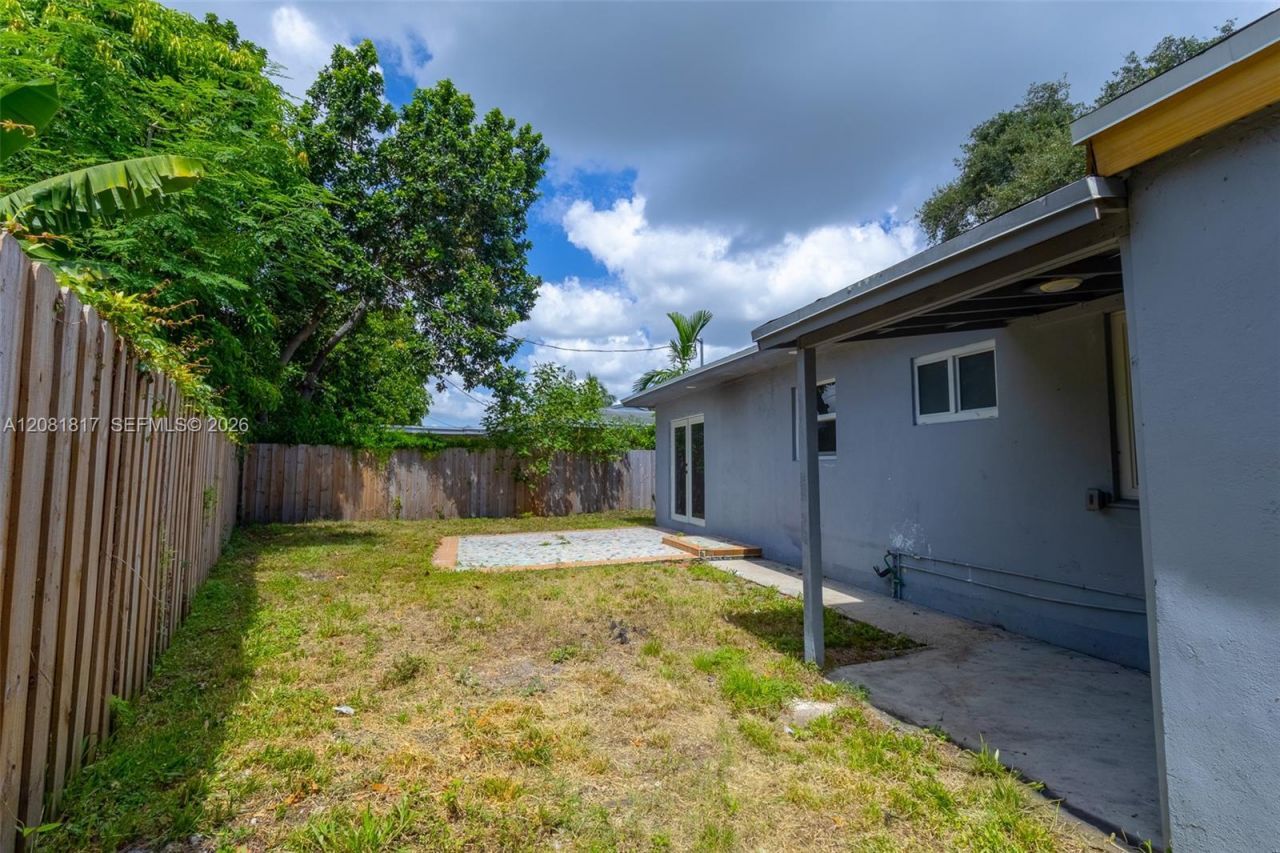 950 NE 164th St, North Miami Beach, FL 33162 Photo