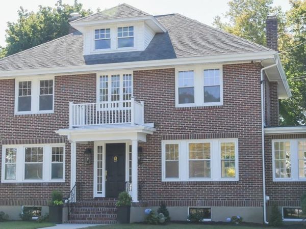 19 Stoneleigh Rd, Watertown, MA 02472