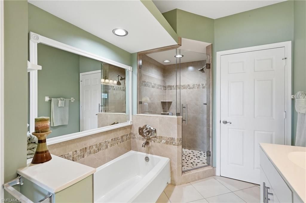 1615 Windy Pines Dr, Unit 5, Naples, FL 34112 Photo