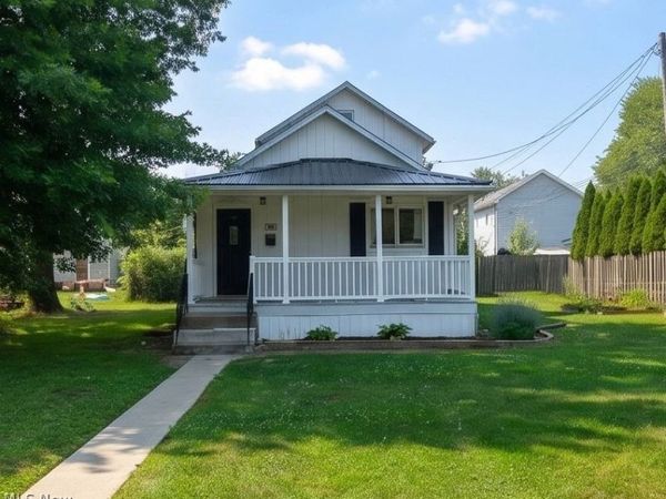 368 4th Drive NW, New Philadelphia, OH 44663